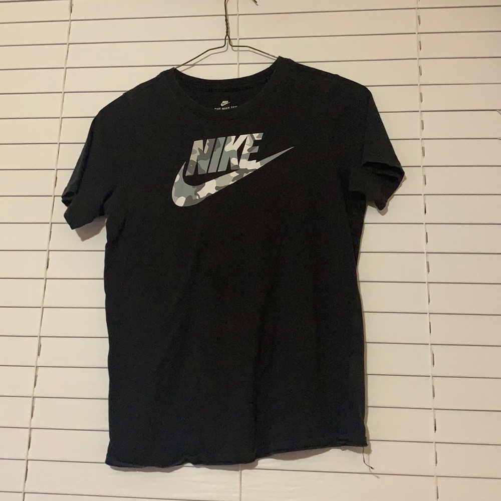 Nike Camo shirt XL boys